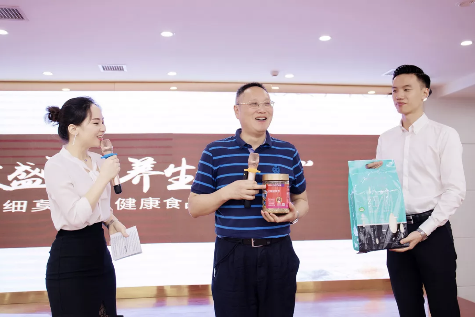 中醫(yī)養(yǎng)生專家李定文教授為細莫紅糖堅果茶打CALL！